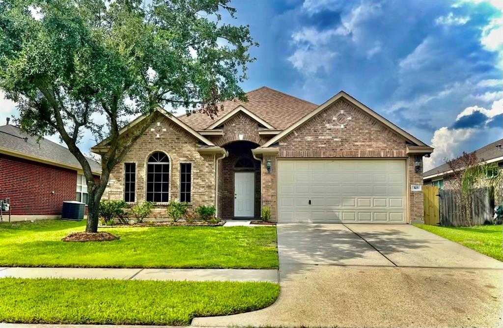 323 Wild Bird Dr in Spring, TX - Building Photo