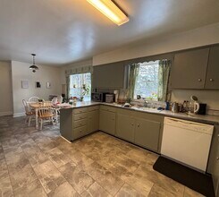 1630 Saint Annes Rd in Charlottesville, VA - Foto de edificio - Building Photo