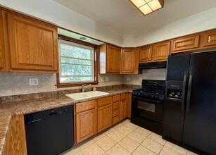 312 S Lodge Ln in Lombard, IL - Building Photo - Building Photo