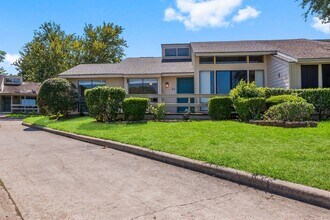 49 April Point Dr N in Montgomery, TX - Building Photo - Building Photo