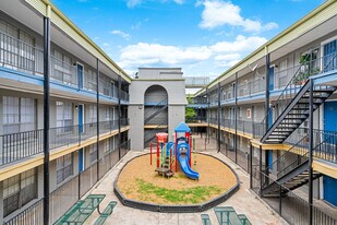 Sharpstown Manor in Houston, TX - Building Photo