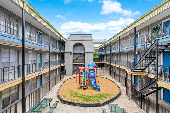 Sharpstown Manor in Houston, TX - Building Photo - Building Photo