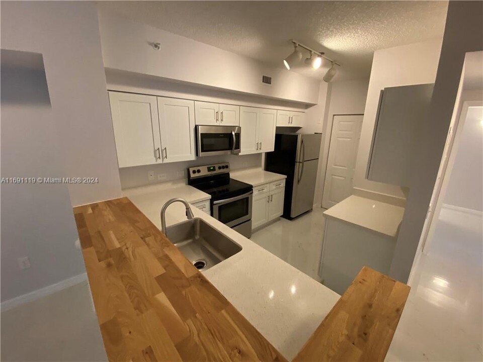 2351 W Preserve Way, Unit 102 in Miramar, FL - Building Photo