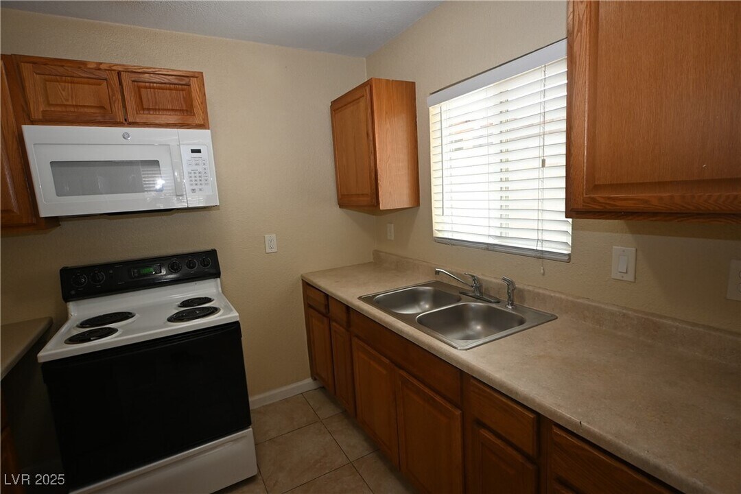 320 N 16th St in Las Vegas, NV - Building Photo