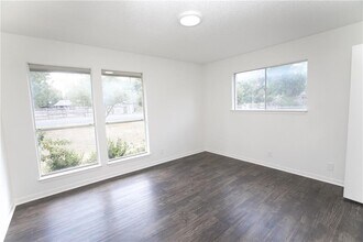 9518 Meadowheath Dr in Austin, TX - Foto de edificio - Building Photo