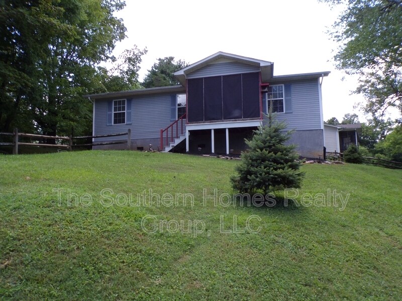 109 Astrid St in Athens, TN - Building Photo