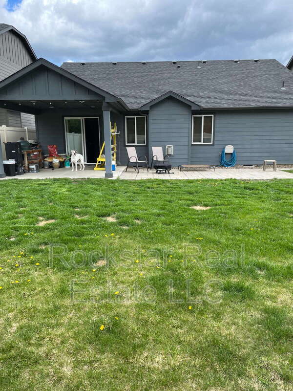 1327 N Rogue River St in Spokane, WA - Foto de edificio - Building Photo