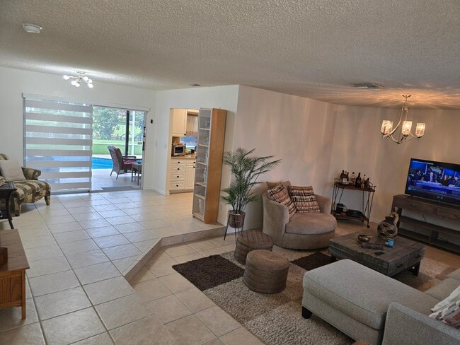 939 Hibiscus Dr in Royal Palm Beach, FL - Building Photo - Building Photo