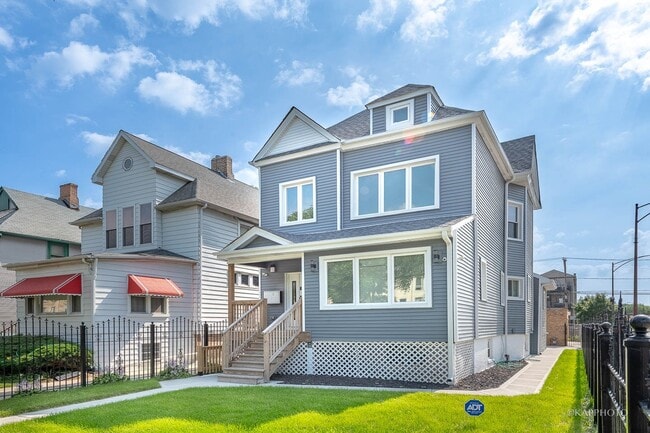 5855 S Indiana Ave, Unit One