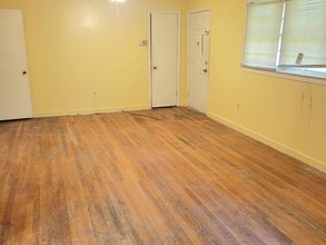 1032 Capri Cir in Jackson, MS - Building Photo - Building Photo