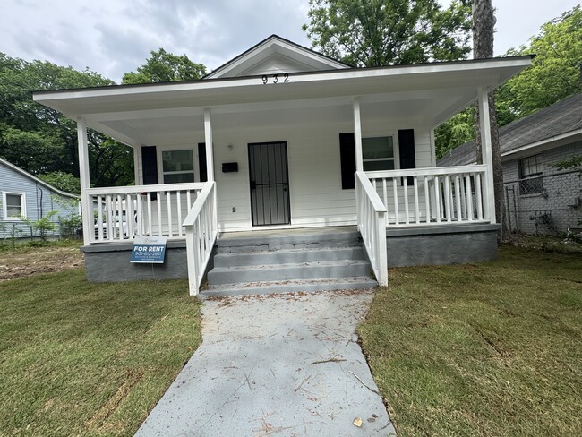 property at 932 Emmie St