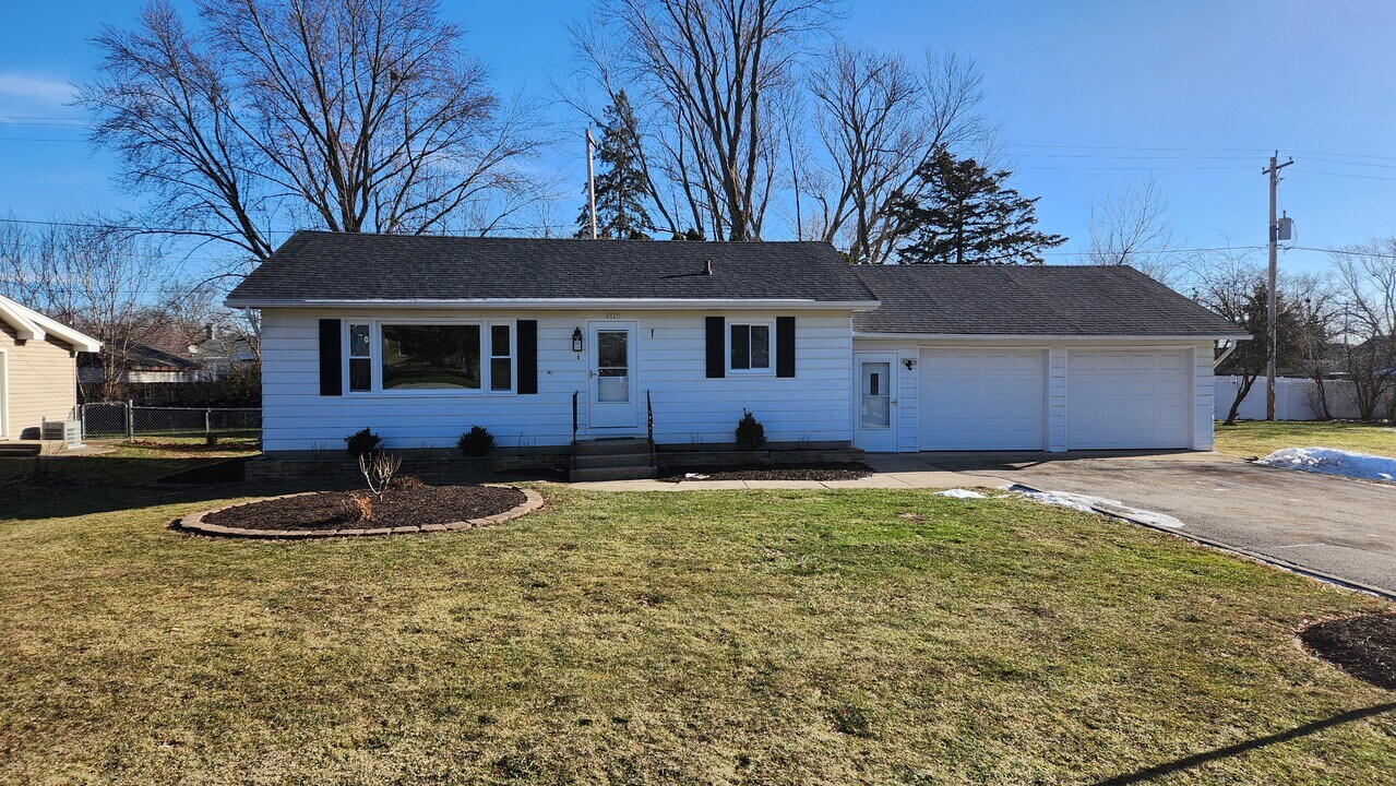 6527 244th Ave in Salem, WI - Foto de edificio