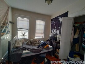 119 Lexington St, Unit 3R in Boston, MA - Building Photo