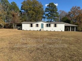 1055 Motley Rd in Hopkins, SC - Building Photo