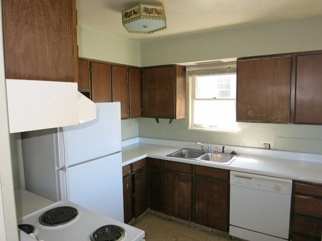 property at 521 N Forest St