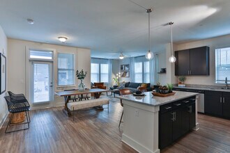 Burton Hills in Arden, NC - Foto de edificio - Interior Photo