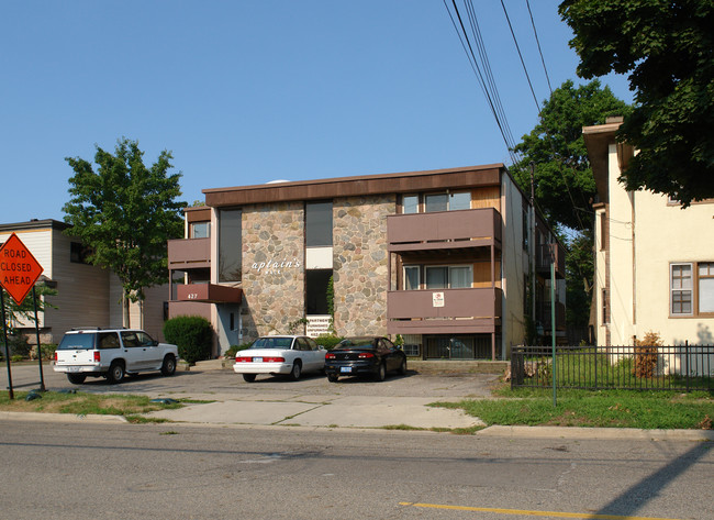 Captain's Walk Apartments in Lansing, MI - Building Photo - Building Photo