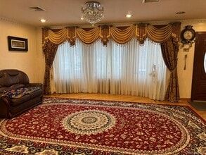 109-04 Myrtle Ave in Queens, NY - Building Photo - Building Photo