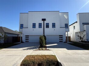 10103 Grover Ln in Houston, TX - Building Photo - Building Photo