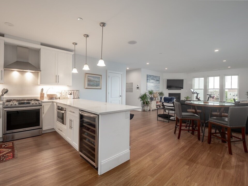 45 L St, Unit 21 in Boston, MA - Building Photo