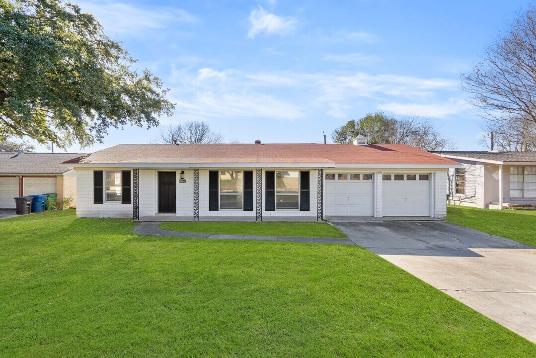 806 Northstar Dr in San Antonio, TX - Building Photo