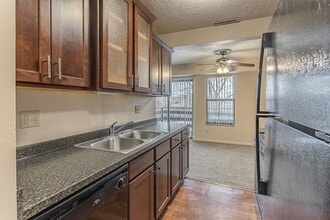 Delta Square Apartments - Lansing, MI in Lansing, MI - Building Photo - Building Photo