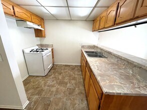 12157 Vanowen St in Los Angeles, CA - Building Photo - Building Photo