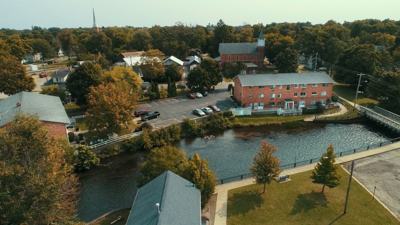 Riverside Apartments in Albion, MI - Foto de edificio