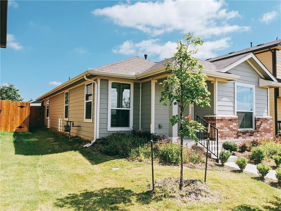 1802 Arborside Dr in Austin, TX - Building Photo