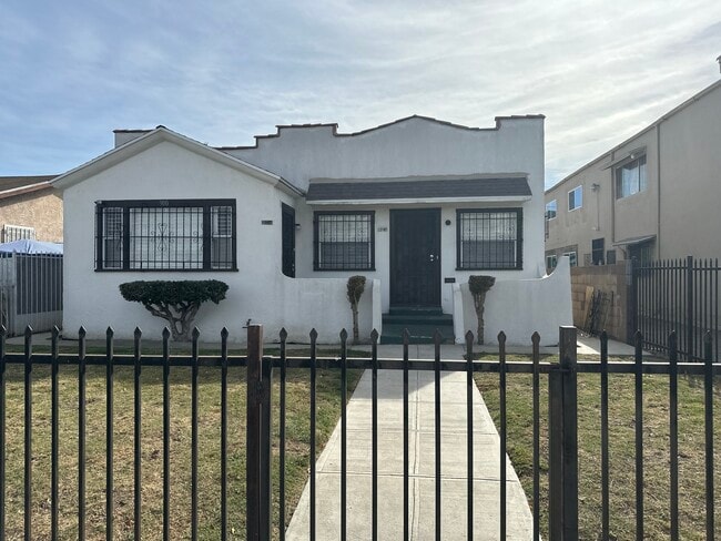 902 W 73rd St, Unit 73rd Street