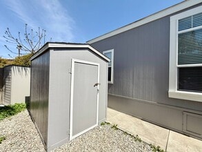 80 Huntington St in Huntington Beach, CA - Building Photo - Building Photo