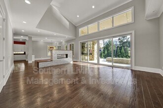 2011 Sharon Ave in Charlotte, NC - Building Photo - Building Photo