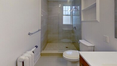 135 Earl Pl in Toronto, ON - Building Photo - Building Photo