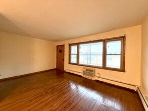 18350 Torrence Ave in Lansing, IL - Building Photo - Building Photo
