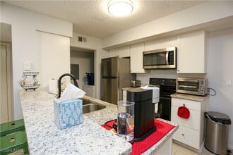 2214 Arbour Walk Cir in Naples, FL - Building Photo - Building Photo