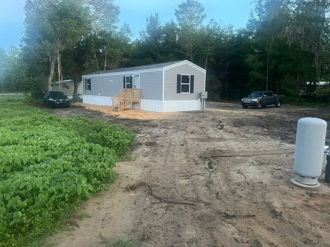 400 Shirley St in Interlachen, FL - Building Photo - Building Photo