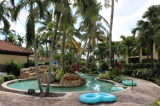 985 Sandpiper St in Naples, FL - Foto de edificio - Building Photo