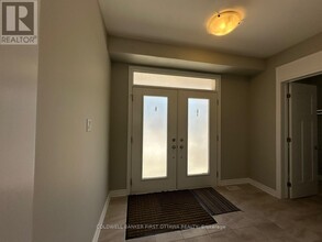 620 Sora Wy in Ottawa, ON - Building Photo - Building Photo