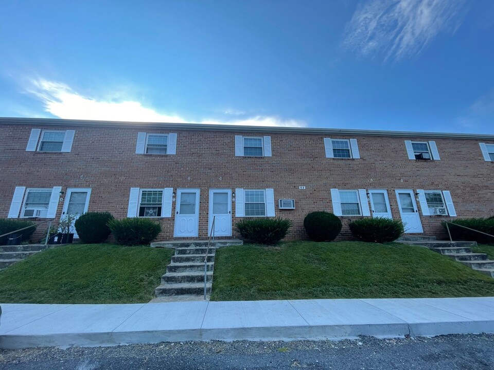 211 Rockingham Dr in Harrisonburg, VA - Building Photo