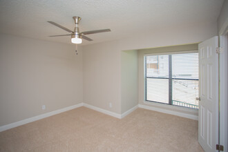 Vine Apartments in Arlington, TX - Building Photo - Interior Photo