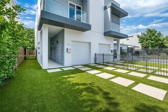 3142 Carter St in Miami, FL - Building Photo - Building Photo