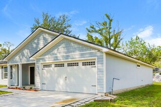 6968 Loris Ln in Jacksonville, FL - Building Photo - Building Photo