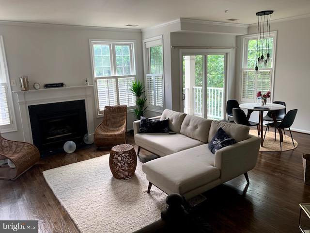 property at 4651 Longstreet Ln