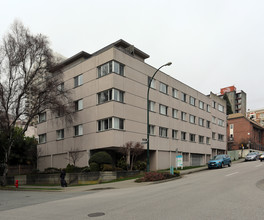 Stanley Manor in Vancouver, BC - Building Photo - Building Photo