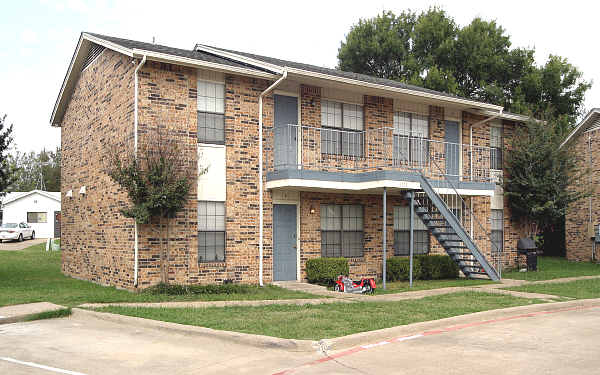 Castle Cove Apartments in Garland, TX - Building Photo