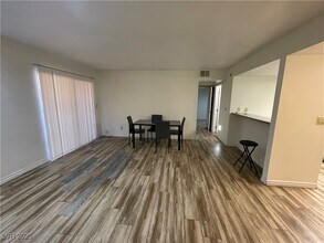 5207 Indian River Dr in Las Vegas, NV - Building Photo - Building Photo
