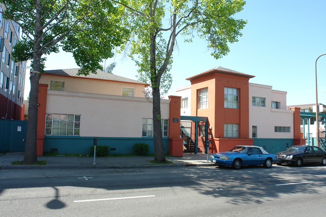 Erna P. Harris in Berkeley, CA - Foto de edificio - Building Photo