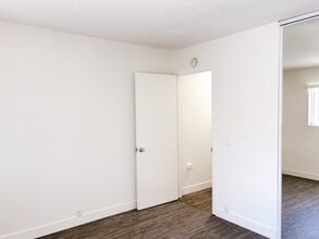 Stoneridge Apartments in Bellflower, CA - Foto de edificio - Building Photo