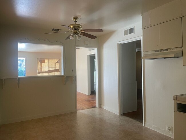 711 E Fountain Way in Fresno, CA - Building Photo - Building Photo