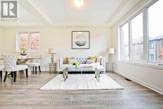 16 Casely Ave. in Richmond Hill, ON - Building Photo - Building Photo